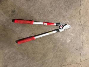 lot 12 image: Corona Multi-Link 1 - 34 in. Cut Capacity High Carbon Steel Blade Bypass Lopper (Fixed Handle) Customer Returns See Pictures