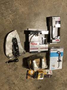 lot 25 image: Lot of Assorted Bathroom Items and Small Housewares  Various Models and Conditions Customer Returns See Pictures