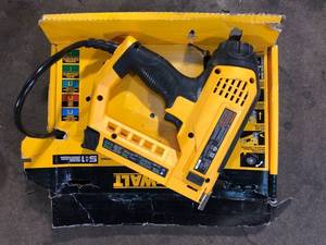 lot 148 image: DEWALT 5-in-1 Multi-Tacker and Brad Nailer Customer Returns See Pictures