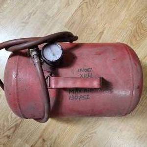 lot 7 image: Air Tank with Hose and Gauge