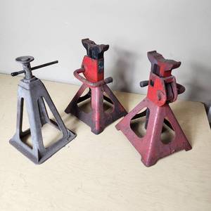 lot 9 image: Lot  of 3 Jack Stands
