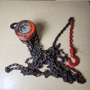 lot 33 image: Olympia 1 Ton Chain Hoist with Hooks