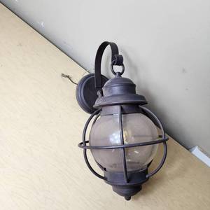 lot 36 image: Outdoor Wall Lantern Light Fixture
