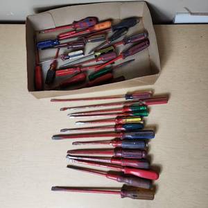 lot 85 image: Lot of Screwdrivers