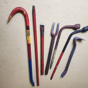 lot 89 image: Stanley Wrecking Bar and Pry Bars