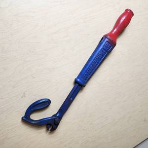 lot 92 image: Union Hardware Co. Cyclops Nail Puller