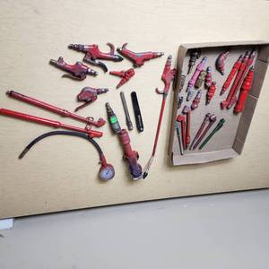 lot 101 image: Air tools and accessories including various nozzles and pressure gauges
