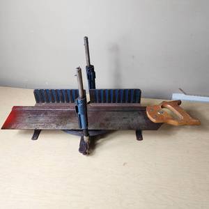 lot 124 image: Stanley No. 60 12 Miter Box with Saw