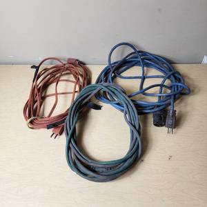 lot 148 image: Lot of Extension Cords