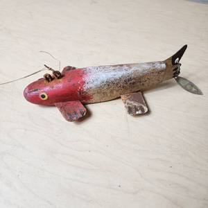 lot 153 image: Antique Wooden Fish Decoy