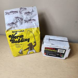 lot 158 image: Frabill Lil Fisherman Worm Bedding Kit and Accessories