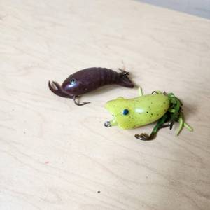 lot 163 image: Lot of 2 Fishing Lures