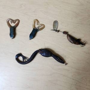 lot 171 image: Fishing Lures Set including Spinner Bait, Soft Plastic Frogs, and Worm Lure