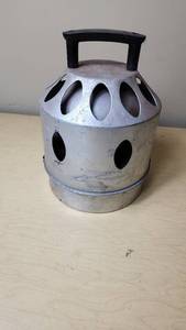 lot 216 image: Kerosene Heater with Metal Housing and Handle