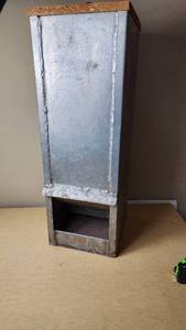 lot 236 image: Metal Pet Food Storage Bin with Lid