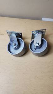 lot 261 image: Heavy Duty Swivel Casters approximately 5 inches in diameter