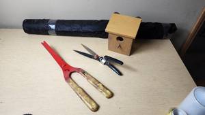 lot 276 image: Stanley Hedge Shear, Birdhouse, Yard Fabric