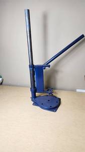 lot 328 image: Home Utility 12 Drill Stand by Black & Decker Mfg. Co.