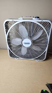 lot 361 image: Lasko 20-Inch Box Fan Model B20200