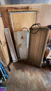 lot 500 image: Fluorescent Light Fixtures and Related Parts