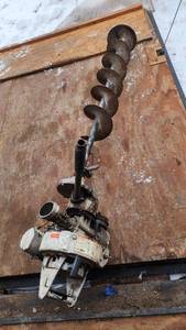 lot 435 image: Eskimo Ice Auger Power Drill - Needs Work