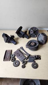 lot 447 image: Lot of Mechanical Parts and Gears Including Pulleys and Spindles