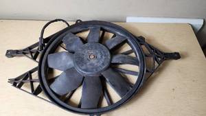 lot 455 image: Radiator cooling fan assembly with bracket