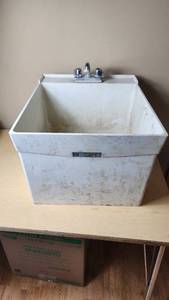 lot 471 image: E.L. Mustee & Sons Utilatub Model 18 Laundry Sink