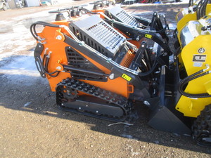 lot 51 image: LandHonor LHR-ME 380Q1 Skid Steer
