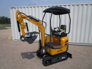 lot 106 image: CFG QK18R 1ton Excavator wHydraulic Bucket Thumb
