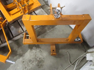 lot 327 image: Wolverine 3 Point Receiver Hitch wBall Hitch