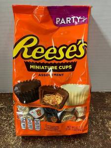 lot 4 image: Reeses Mini Cups Variety Pack