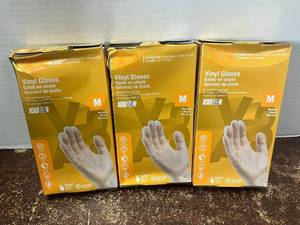 lot 106 image: Medium Vinyl Gloves