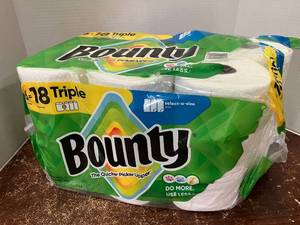 lot 31 image: Bounty Select-A-Size Paper Towels