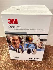 lot 135 image: 3M Earmuff Ear Protection