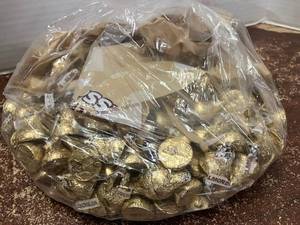 lot 42 image: Hersheys Kisses with Almonds