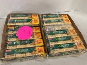 lot 47 image: Club & Cheddar Sandwich Crackers