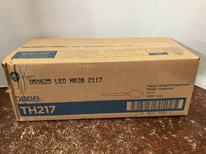 lot 148 image: Dixie Heavyweight Plastic Spoons