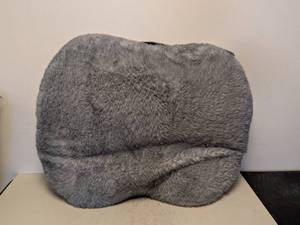 lot 81 image: NEW KIRKLAND SIGNATURE OEKO HEX PET BED (GRAY)