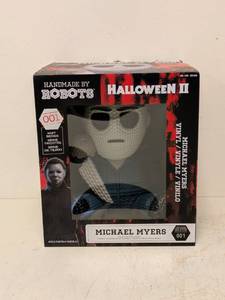 lot 116 image: NEW HANDMADE BY ROBOTS HALLOWEEN 2 (MICHAEL MYERS)