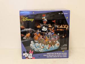 lot 118 image: NEW DISNEY ANIMATED PIRATE SHIP WITH LIGHTS AND MUSIC
