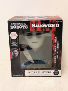 lot 121 image: NEW HANDMADE BY ROBOTS HALLOWEEN 2 (MICHAEL MYERS)