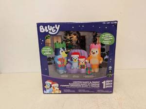 lot 120 image: NEW BLUEY LIGHTED BLUEY AND FAMILY