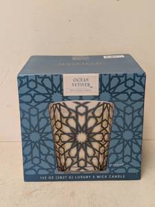 lot 178 image: NEW OCEAN VETIVER SOY BLEND 5 WICK CANDLE