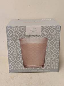lot 179 image: LINEN BREEZE SOY BLEND 5 WICK CANDLE
