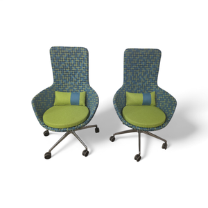 lot 69 image: 2 Keilhauer MCM Swivel Guest Chairs