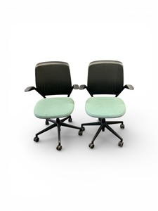 lot 142 image: Steelcase Cobi Task Chair Green