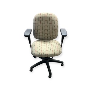 lot 206 image: Knoll Task Chair