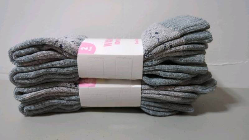 lot 59 image: 2 pack women boot socks size 4-10  (set of 2)