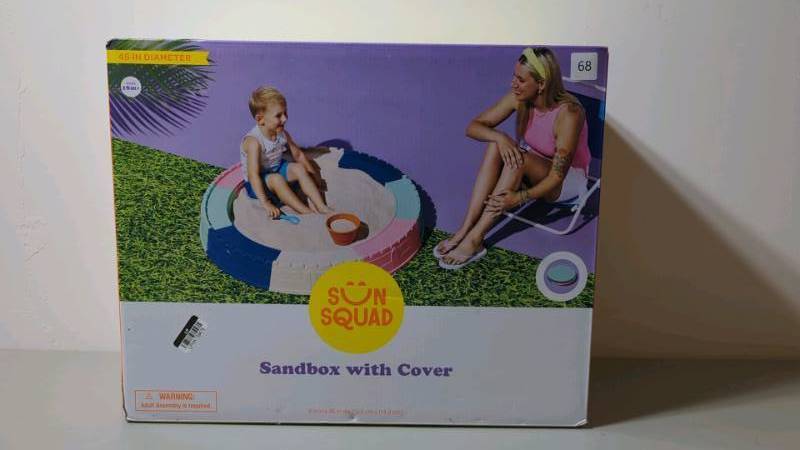 lot 68 image: Sun squad - Castle Fort Sandbox with Floor